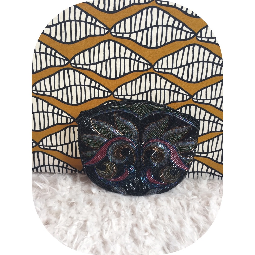 Beaded clutch